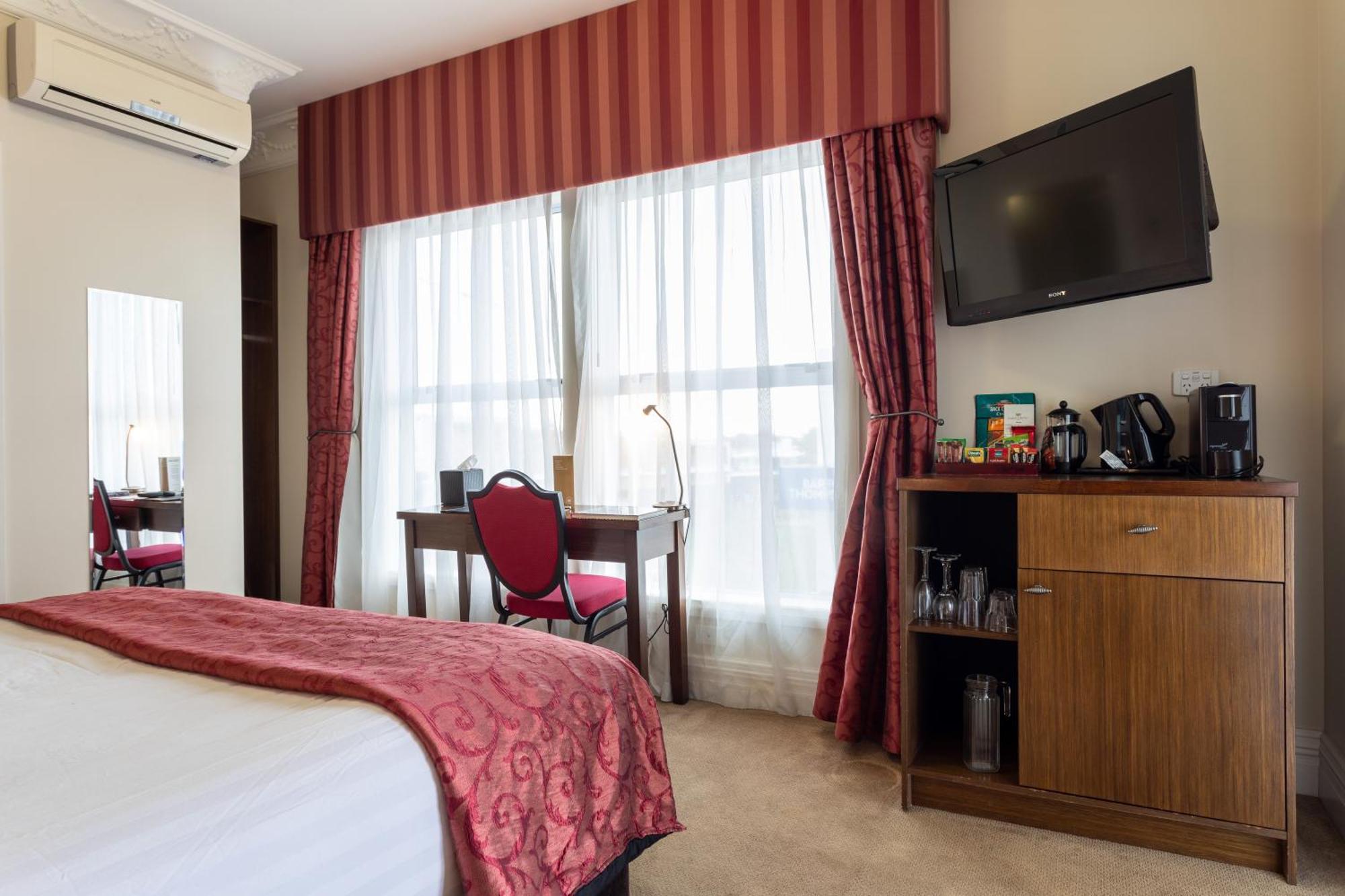 Tuakau Hotel Екстер'єр фото