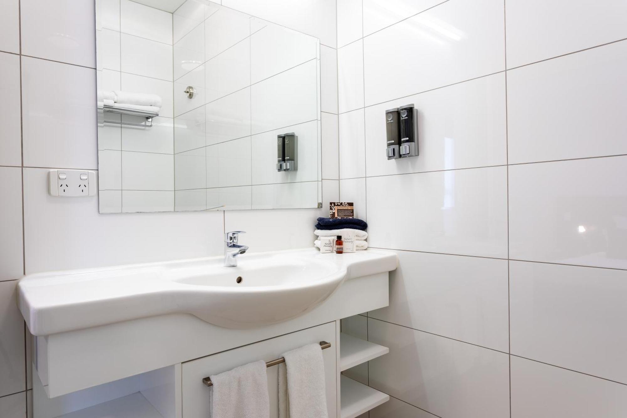Tuakau Hotel Екстер'єр фото
